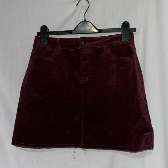 maroon / burgundy Forever 21 corduroy mini skirt size medium - Picture 1 of 3